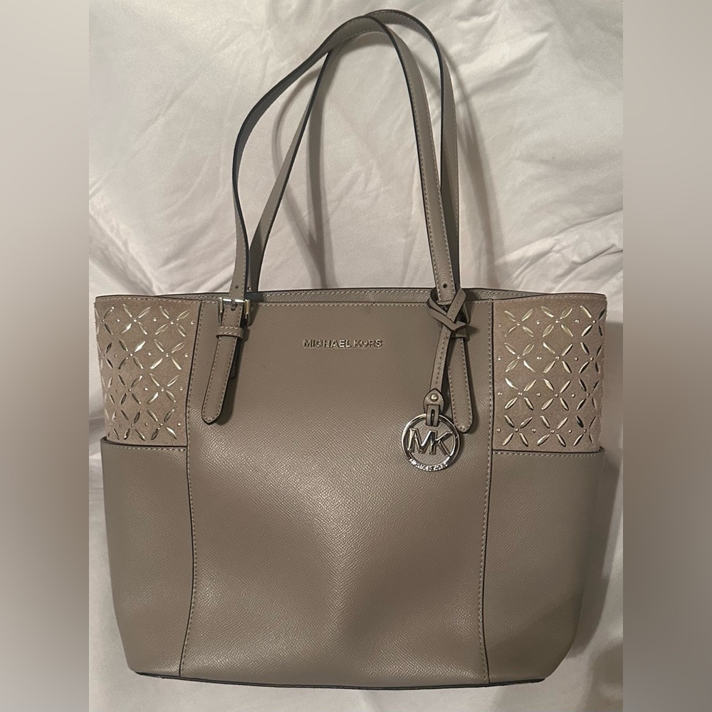 Michael Kors Jet Set Travel LG Tote - Pearl Grey